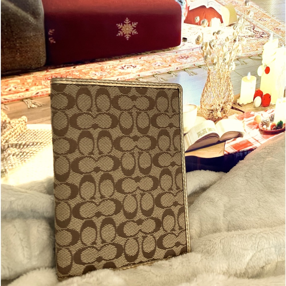 ✨EUC Coach Credit Card Holder✨
